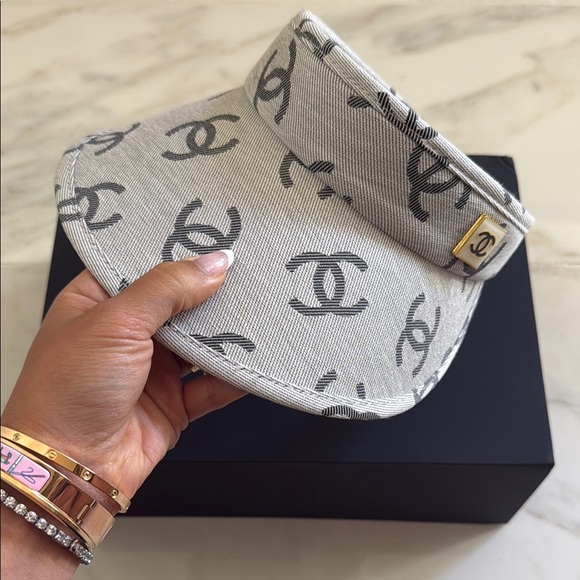 Chanel visor - Picture 1 of 3